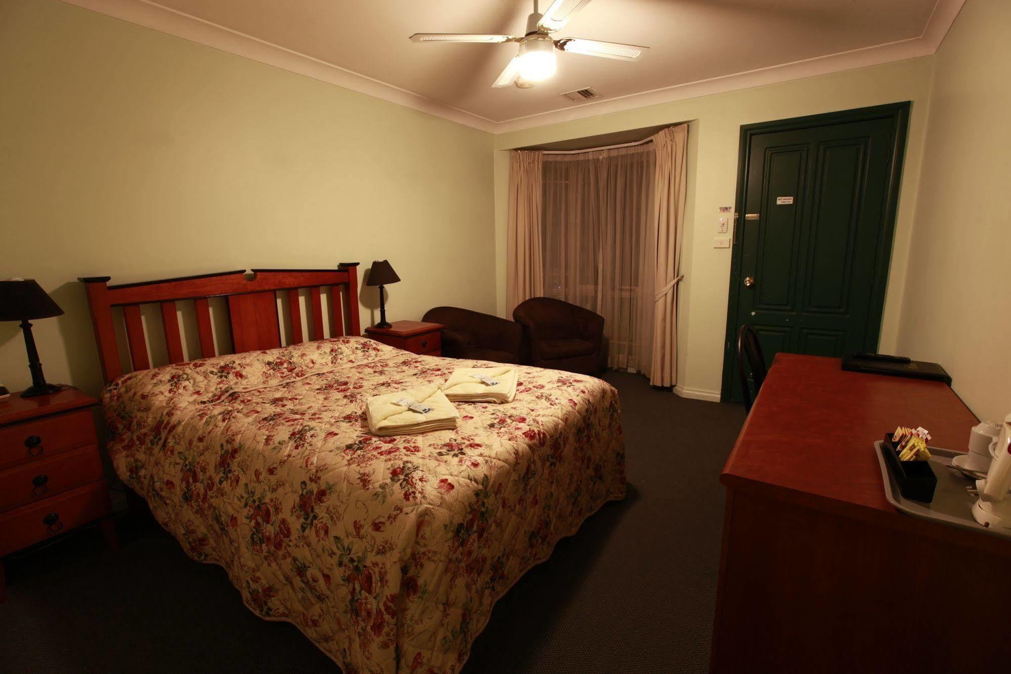 Miranda Lodge Canberra Exterior photo